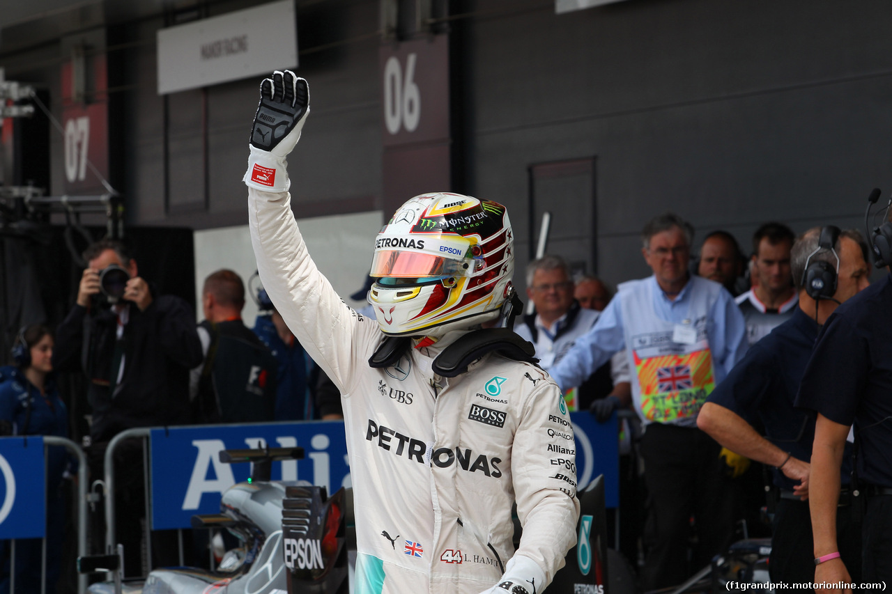 GP GRAN BRETAGNA, 09.07.2016 - Qualifiche, Lewis Hamilton (GBR) Mercedes AMG F1 W07 Hybrid pole position