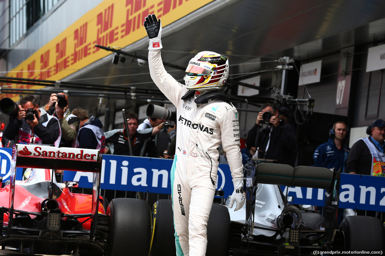 GP GRAN BRETAGNA, 09.07.2016 - Qualifiche, Lewis Hamilton (GBR) Mercedes AMG F1 W07 Hybrid pole position