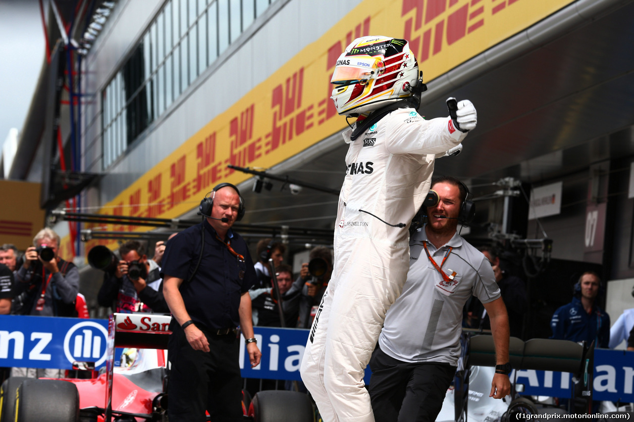 GP GRAN BRETAGNA, 09.07.2016 - Qualifiche, Lewis Hamilton (GBR) Mercedes AMG F1 W07 Hybrid pole position