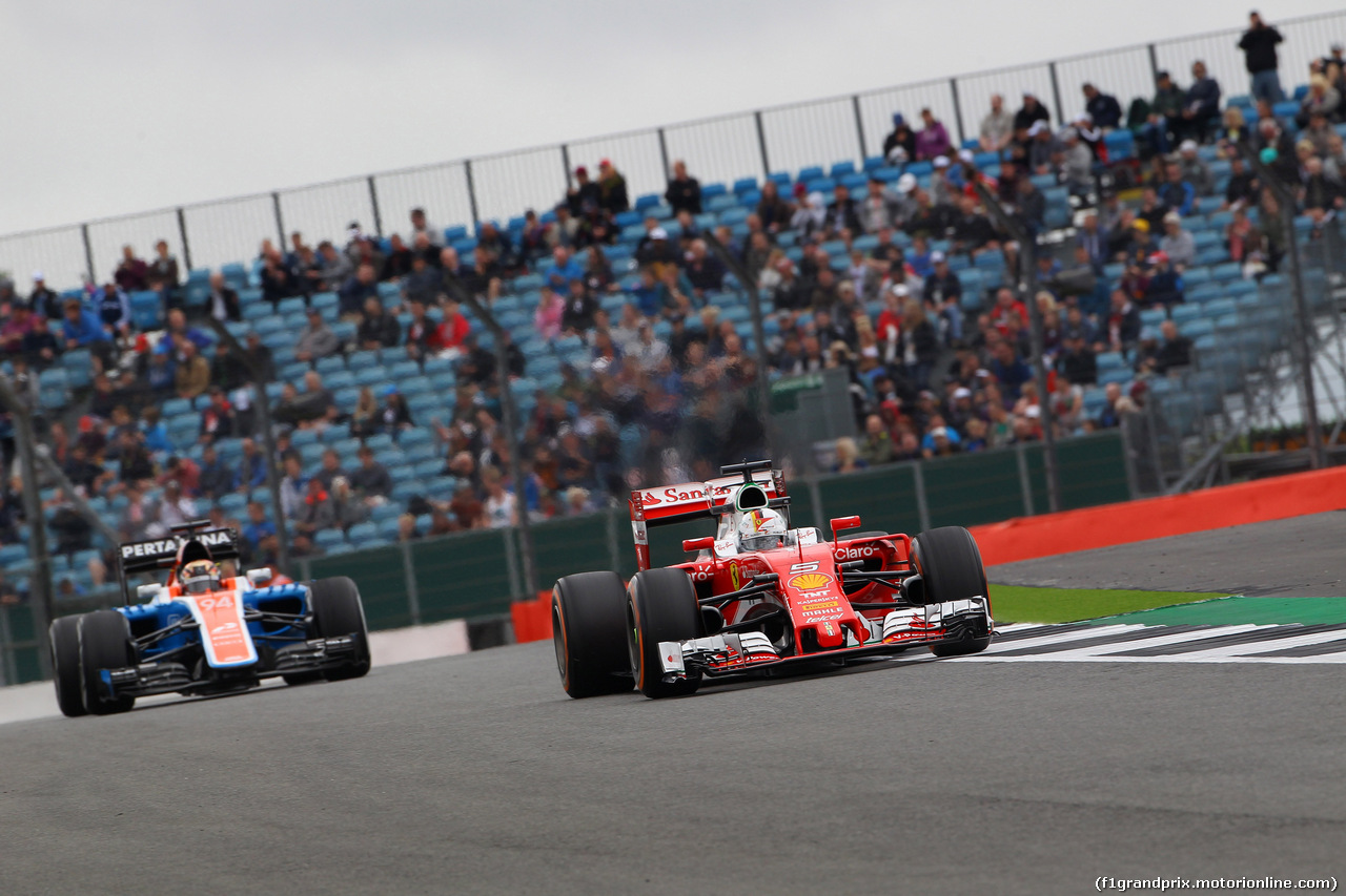 GP GRAN BRETAGNA, 08.07.2016 - Prove Libere 1, Sebastian Vettel (GER) Ferrari SF16-H e Pascal Wehrlein (GER) Manor Racing MRT05