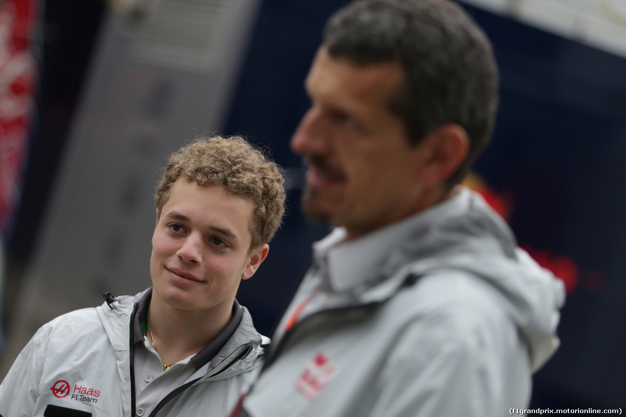 GP GRAN BRETAGNA, 08.07.2016 - Prove Libere 1, Santino Ferrucci (USA) Haas F1 Team Development Driver e Guenther Steiner (ITA) Haas F1 Team Prinicipal