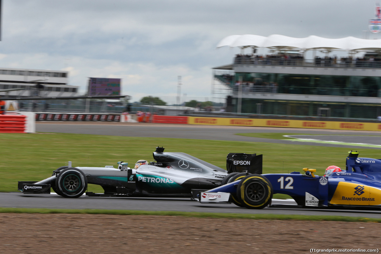GP GRAN BRETAGNA, 08.07.2016 - Prove Libere 1, Lewis Hamilton (GBR) Mercedes AMG F1 W07 Hybrid e Felipe Nasr (BRA) Sauber C34