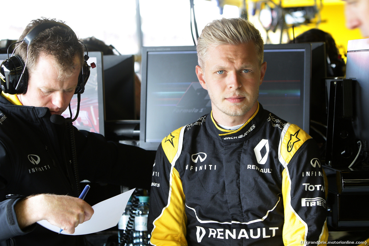 GP GRAN BRETAGNA, 08.07.2016 - Prove Libere 2, Kevin Magnussen (DEN) Renault Sport F1 Team RS16