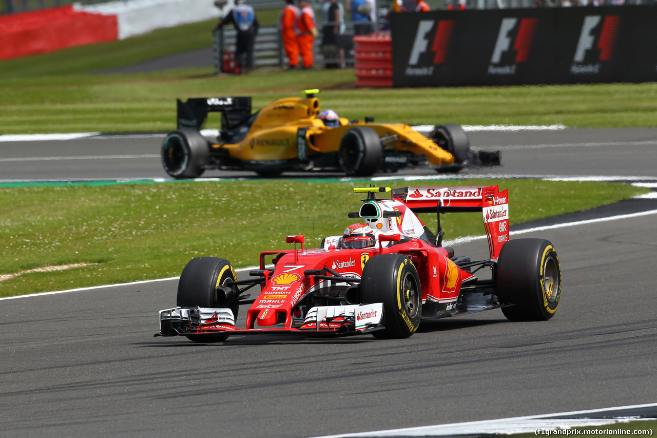 GP GRAN BRETAGNA, 08.07.2016 - Prove Libere 2, Kimi Raikkonen (FIN) Ferrari SF16-H e Jolyon Palmer (GBR) Renault Sport F1 Team RS16