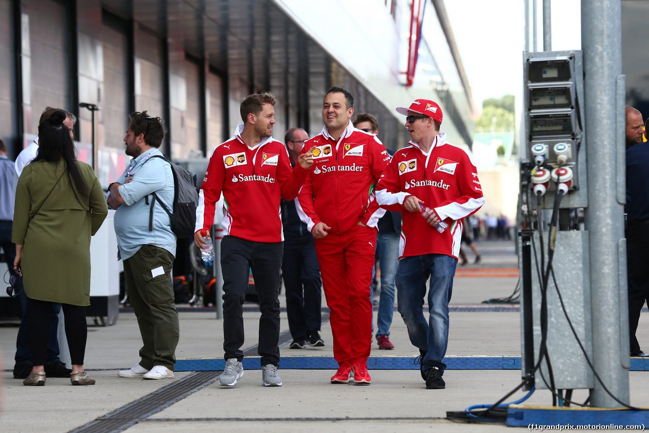 GP GRAN BRETAGNA, 08.07.2016 - Sebastian Vettel (GER) Ferrari SF16-H, Diego Ioverno (ITA) Ferrari Operations Director e Kimi Raikkonen (FIN) Ferrari SF16-H