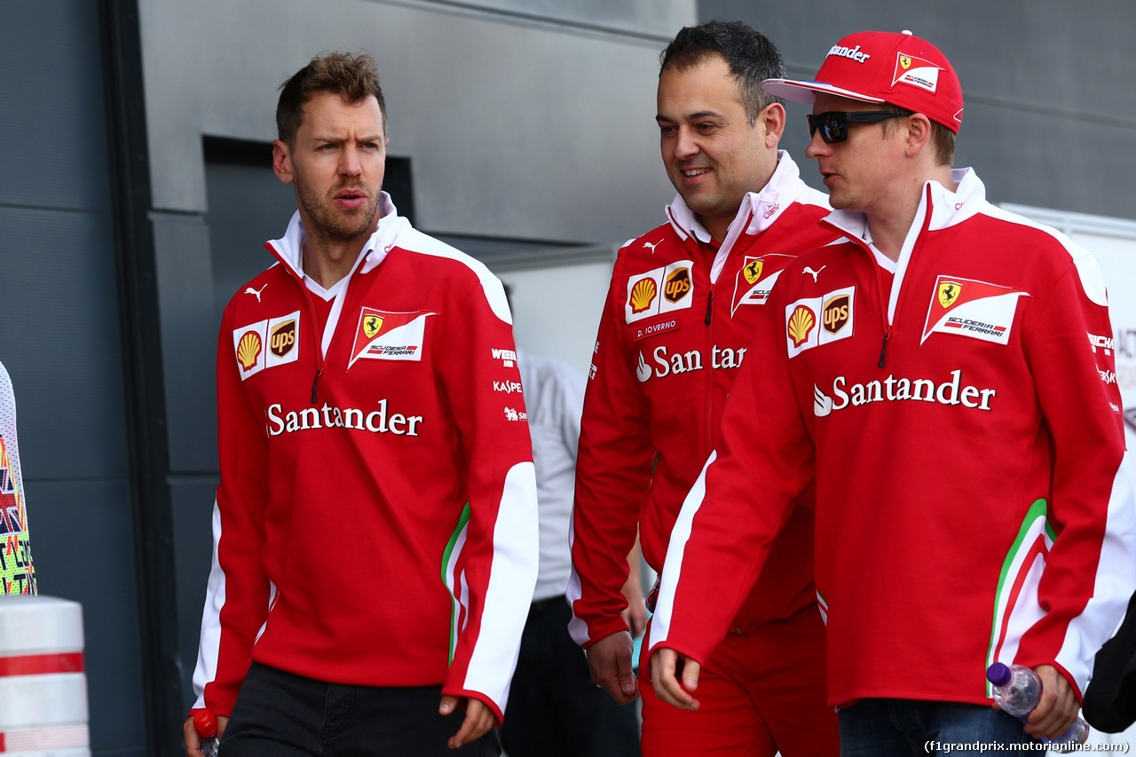 GP GRAN BRETAGNA, 08.07.2016 - Sebastian Vettel (GER) Ferrari SF16-H, Diego Ioverno (ITA) Ferrari Operations Director e Kimi Raikkonen (FIN) Ferrari SF16-H
