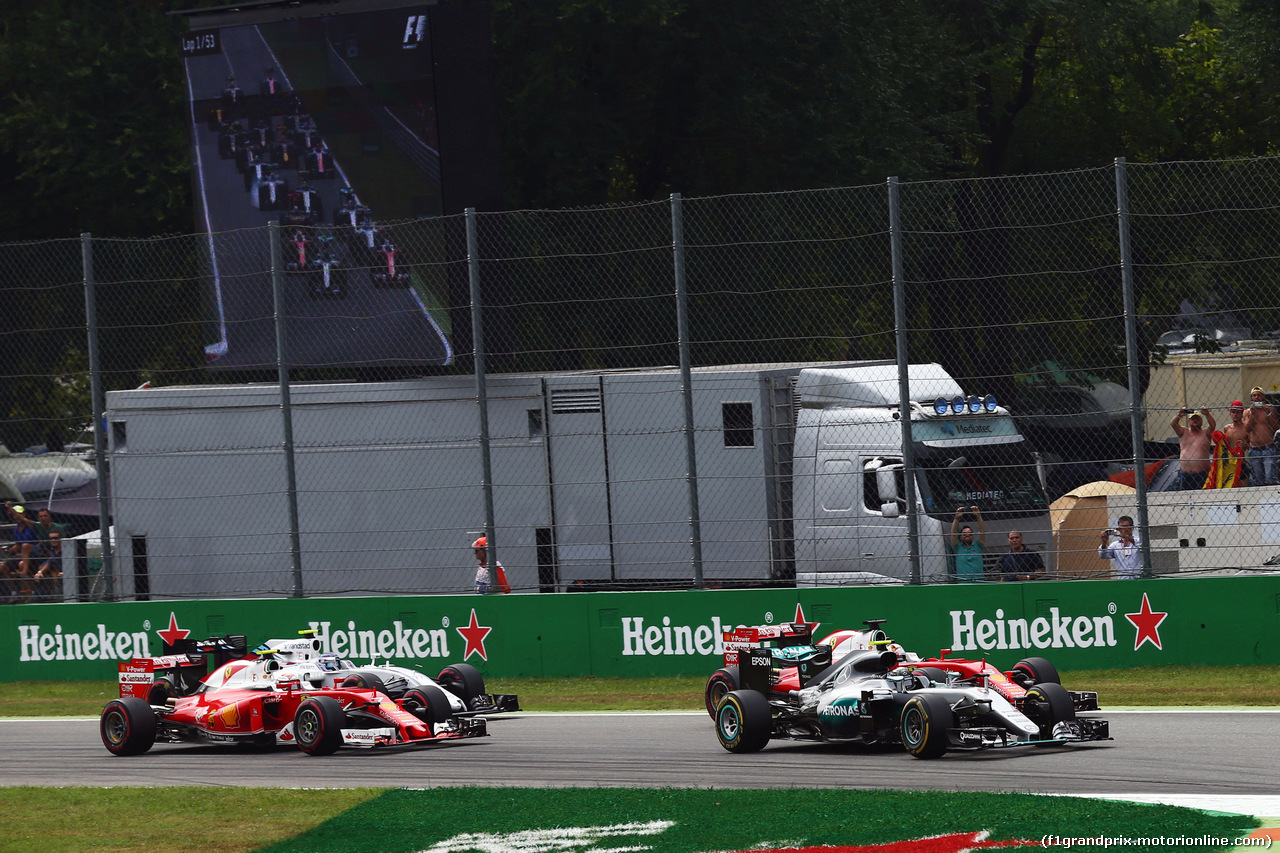 GP ITALIA, 04.09.2016 - Gara, Start of the race, Nico Rosberg (GER) Mercedes AMG F1 W07 Hybrid e  Sebastian Vettel (GER) Ferrari SF16-H