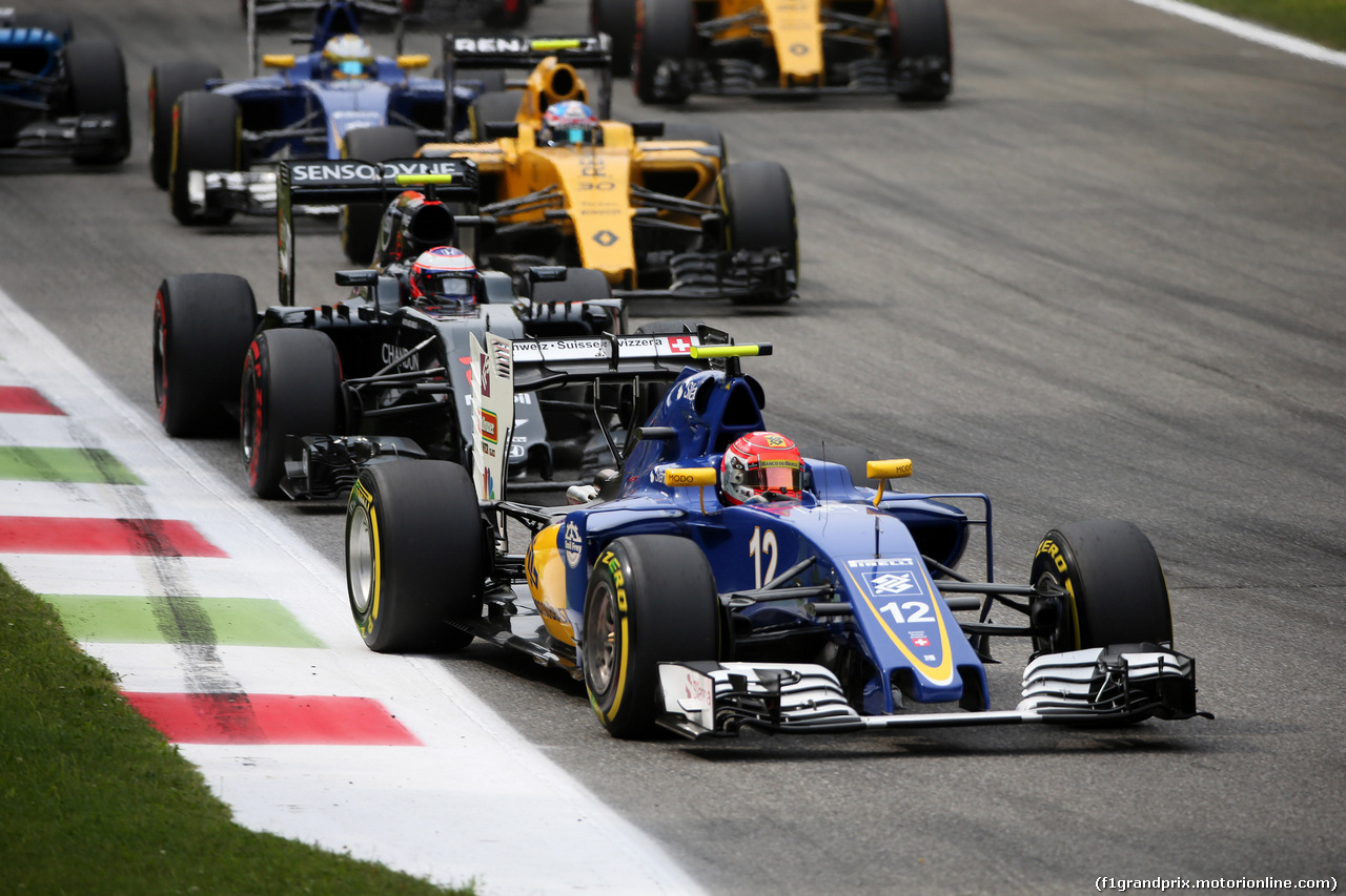 GP ITALIA, 04.09.2016 - Gara, Felipe Nasr (BRA) Sauber C34 davanti a Jenson Button (GBR)  McLaren Honda MP4-31