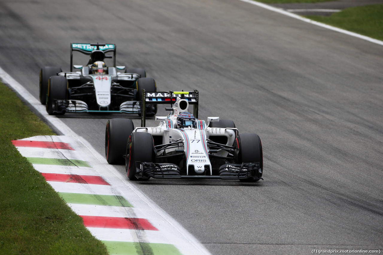 GP ITALIA, 04.09.2016 - Gara, Valtteri Bottas (FIN) Williams FW38 davanti a Lewis Hamilton (GBR) Mercedes AMG F1 W07 Hybrid