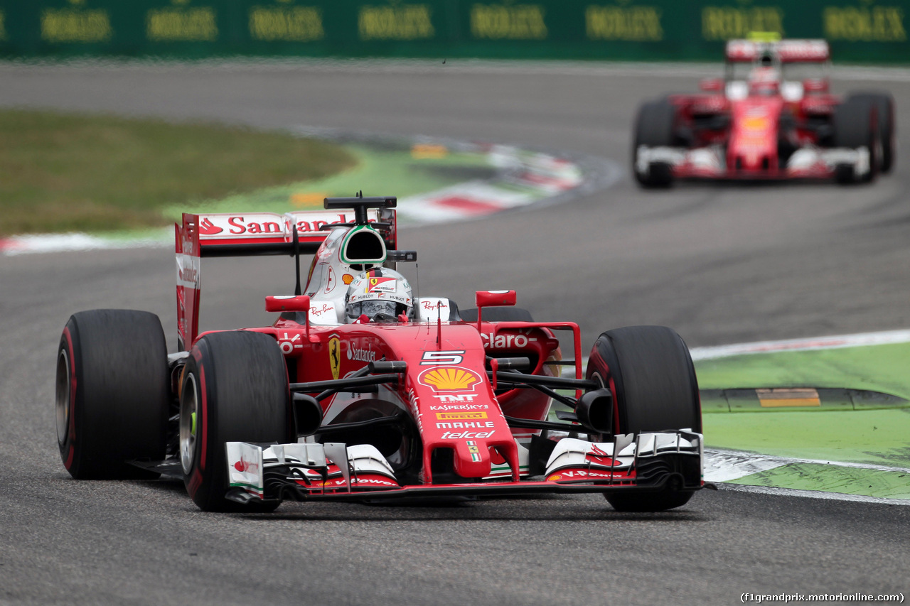 GP ITALIA, 04.09.2016 - Gara, Sebastian Vettel (GER) Ferrari SF16-H davanti a Kimi Raikkonen (FIN) Ferrari SF16-H