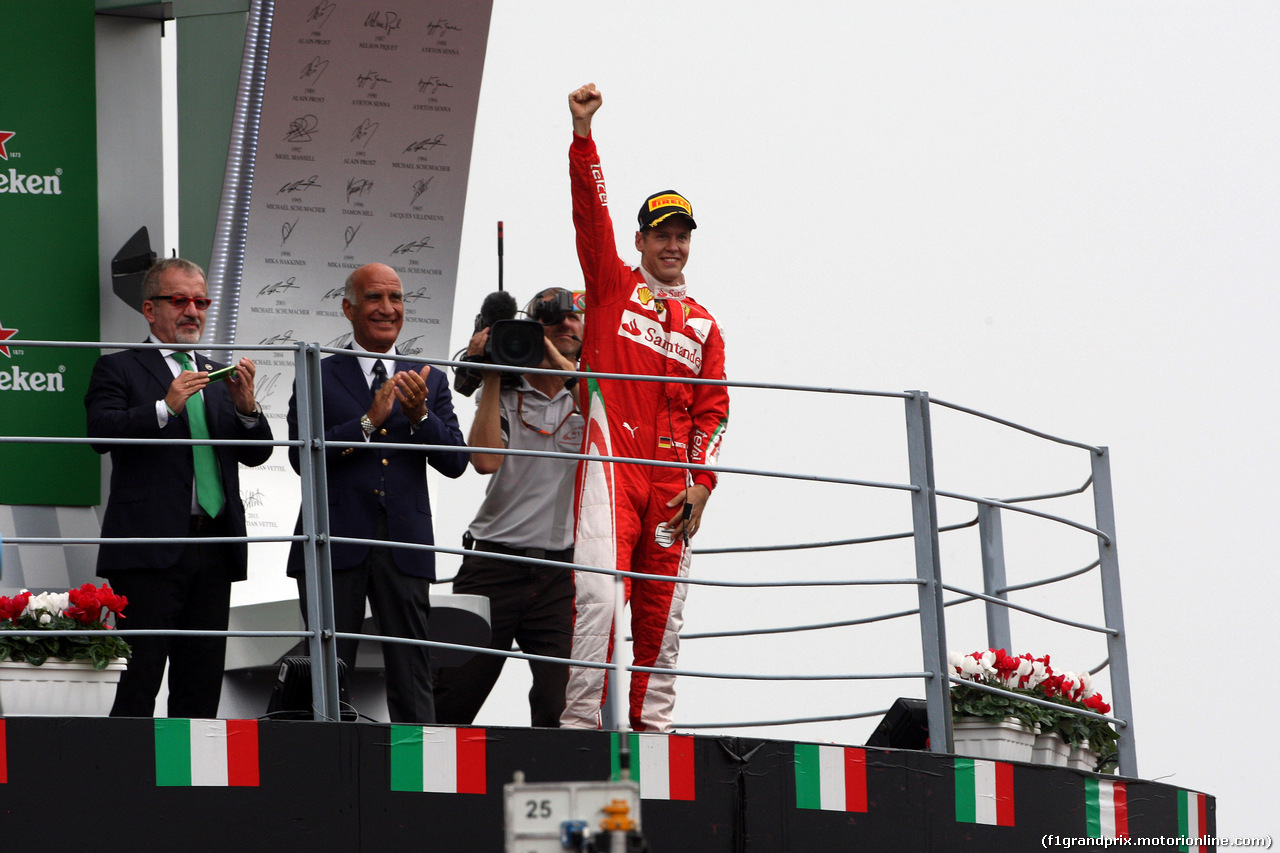 GP ITALIA, 04.09.2016 - Gara, terzo Sebastian Vettel (GER) Ferrari SF16-H, with Dr. Angelo Sticchi Damiani (ITA) Aci Csai President e Roberto Maroni (ITA) President of Lombardi Region