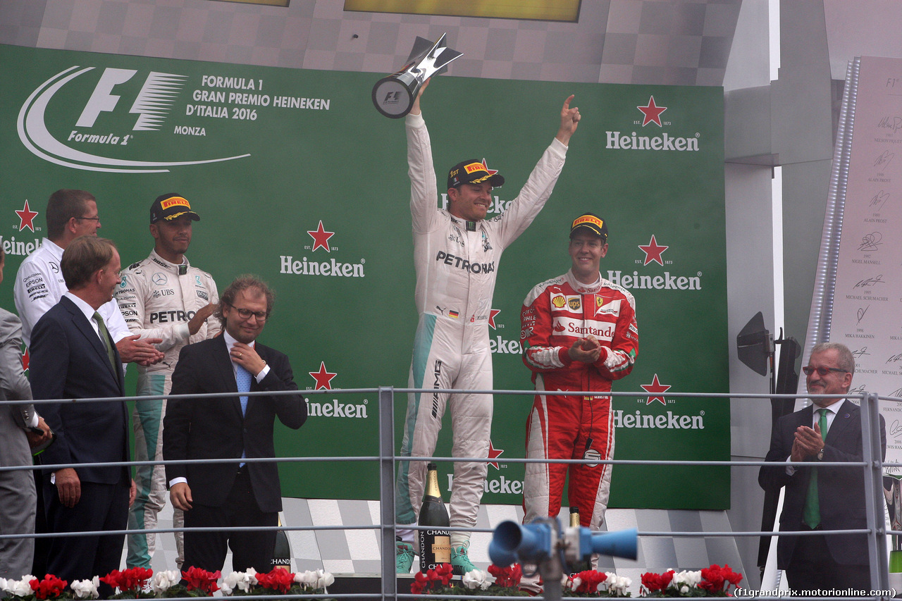 GP ITALIA, 04.09.2016 - Gara, 1st position Nico Rosberg (GER) Mercedes AMG F1 W07 Hybrid, secondo Lewis Hamilton (GBR) Mercedes AMG F1 W07 Hybrid e terzo Sebastian Vettel (GER) Ferrari SF16-H