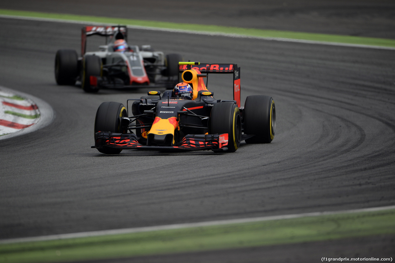 GP ITALIA, 04.09.2016 - Gara, Max Verstappen (NED) Red Bull Racing RB12 e Romain Grosjean (FRA) Haas F1 Team VF-16