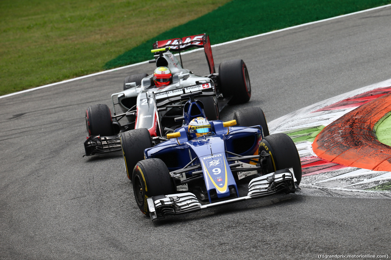 GP ITALIA, 04.09.2016 - Gara, Marcus Ericsson (SUE) Sauber C34 e Esteban Gutierrez (MEX) Haas F1 Team VF-16