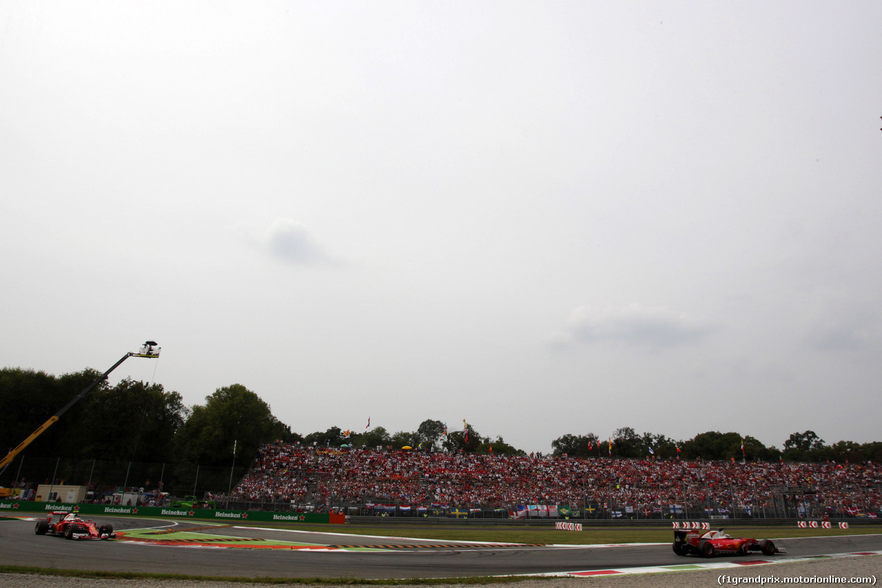 GP ITALIA, 04.09.2016 - Gara, Sebastian Vettel (GER) Ferrari SF16-H davanti a Kimi Raikkonen (FIN) Ferrari SF16-H