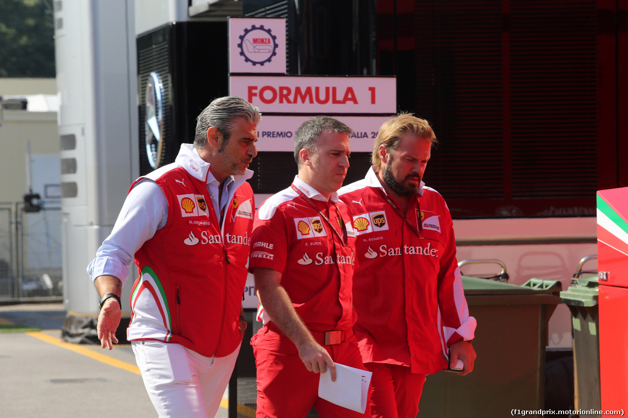 GP ITALIA, 01.09.2016 - (L-R) Maurizio Arrivabene (ITA) Ferrari Team Principal e Sergio Bondi (ITA), Head of Logistics Ferrari