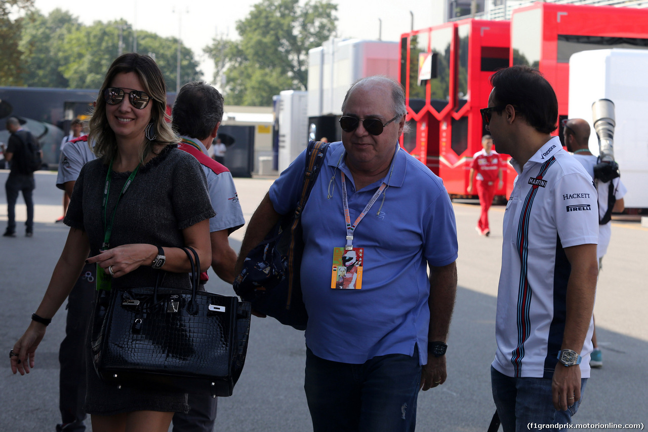 GP ITALIA, 01.09.2016 - Raffaela Bassi (BRA), wife of Felipe Massa (BRA), Luis Antonio Massa (BRA), father of Felipe Massa (BRA) e Felipe Massa (BRA) Williams FW38