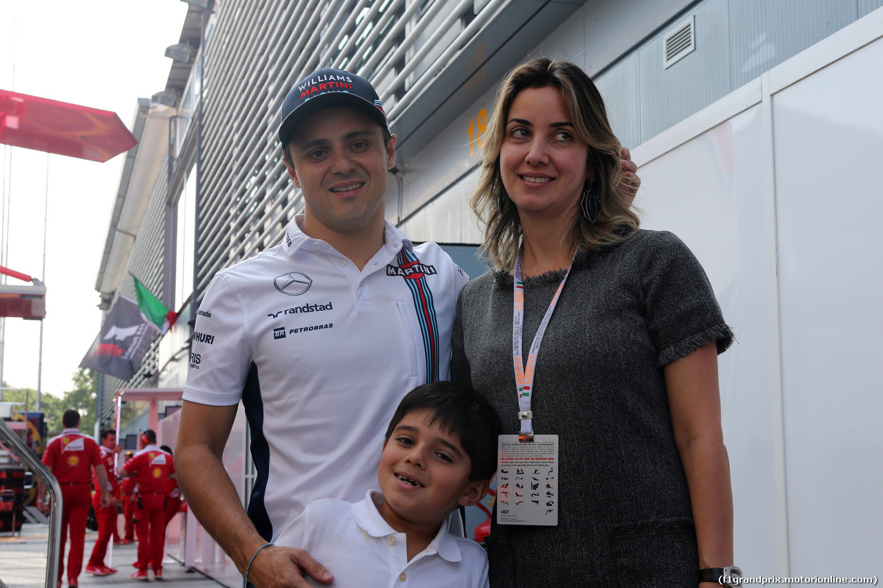 GP ITALIA, 01.09.2016 - Felipe Massa (BRA) Williams FW38 e sua moglie Raffaela Bassi (BRA) with their son Felipinho.