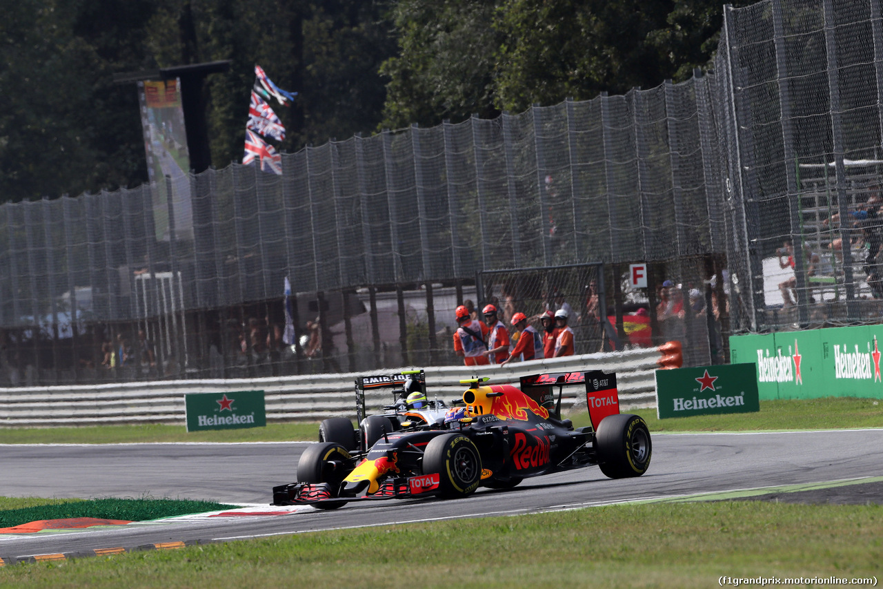 GP ITALIA, 03.09.2016 - Prove Libere 3, Max Verstappen (NED) Red Bull Racing RB12 e Sergio Perez (MEX) Sahara Force India F1 VJM09