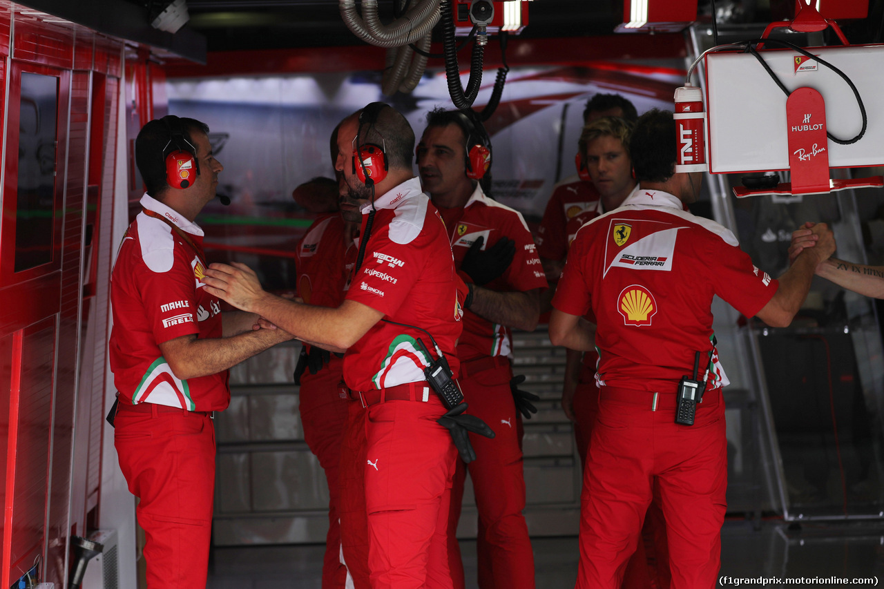 GP ITALIA, 03.09.2016 - Qualifiche, Ferrari meccanici celebrate the terzo of Sebastian Vettel (GER) Ferrari SF16-H