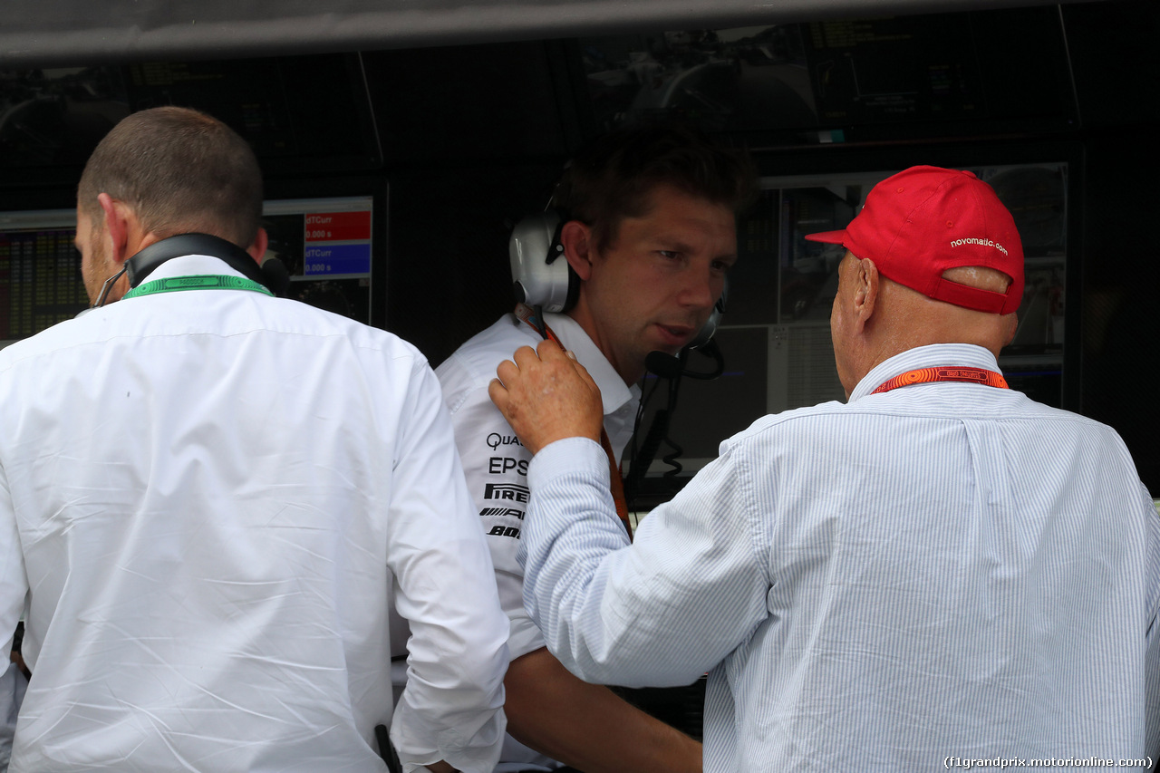 GP ITALIA, 03.09.2016 - Qualifiche, Nikki Lauda (AU), Mercedes celebrates the pole position of Lewis Hamilton (GBR) Mercedes AMG F1 W07 Hybrid