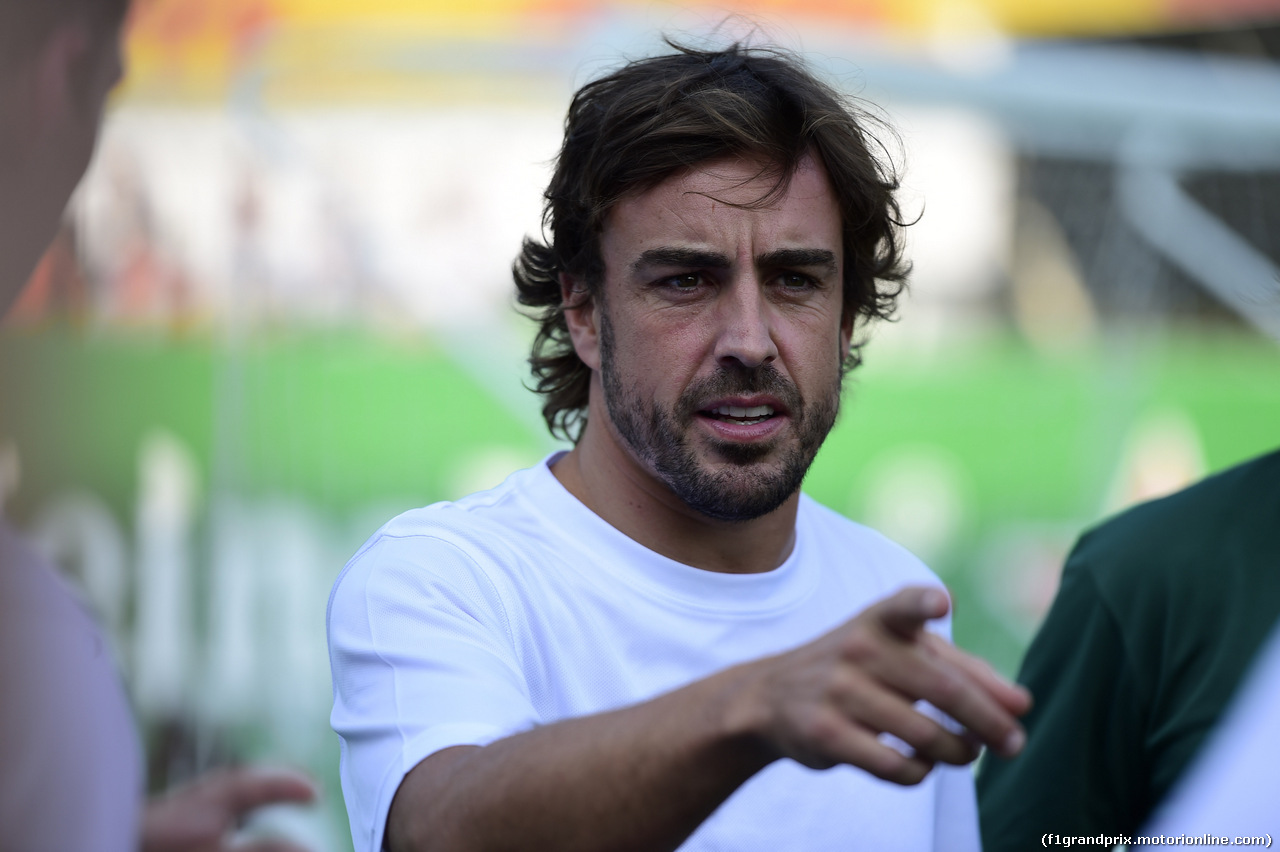 GP ITALIA, 01.09.2016 - Champion Football Charity Cup, Fernando Alonso (ESP) McLaren Honda MP4-31