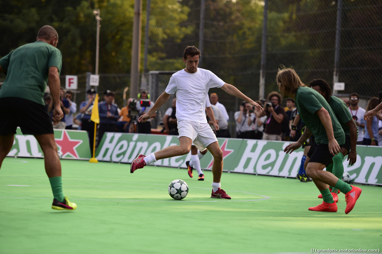 GP ITALIA, 01.09.2016 - Champion Football Charity Cup, Jolyon Palmer (GBR) Renault Sport F1 Team RS16