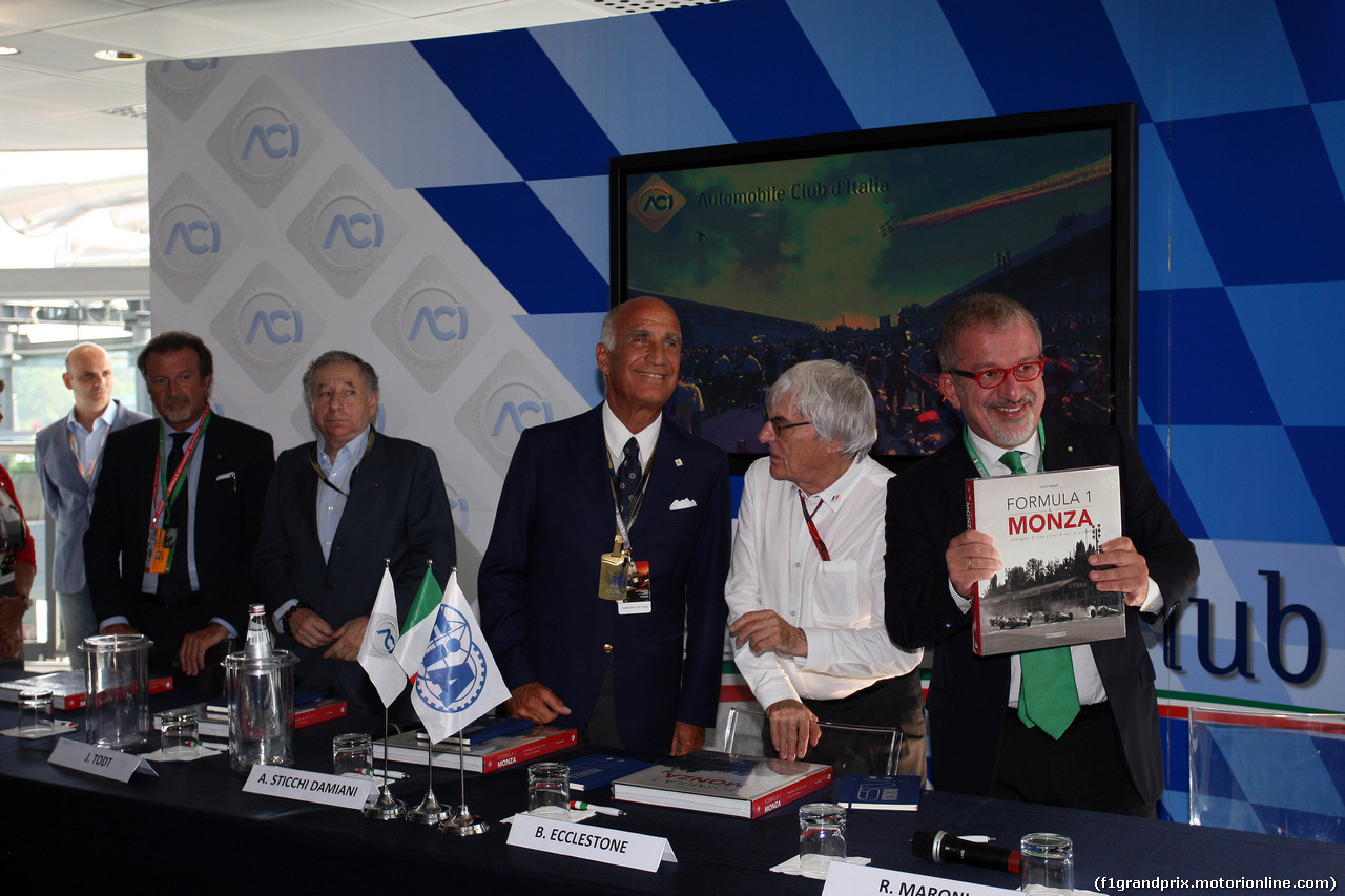 GP ITALIA, 02.09.2016 - Aci finalize Monza agreement with FOM, (L-R) Jean Todt (FRA), President FIA, Flavio Briatore (ITA), Dr. Angelo Sticchi Damiani (ITA) Aci Csai President, Bernie Ecclestone (GBR), President e CEO of FOM e Roberto Maroni (ITA) Lombardia Region President