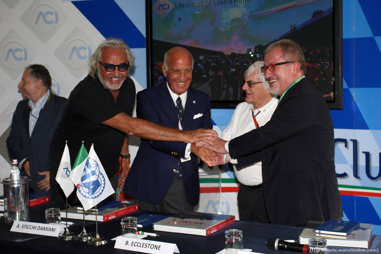 GP ITALIA, 02.09.2016 - Aci finalize Monza agreement with FOM, (L-R) Flavio Briatore (ITA), Dr. Angelo Sticchi Damiani (ITA) Aci Csai President, Bernie Ecclestone (GBR), President e CEO of FOM e Roberto Maroni (ITA) Lombardia Region President