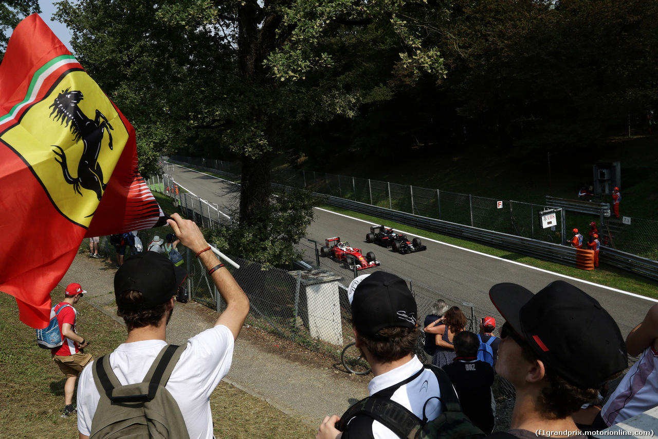 GP ITALIA, 02.09.2016 - Prove Libere 2, Kimi Raikkonen (FIN) Ferrari SF16-H e Fernando Alonso (ESP) McLaren Honda MP4-31