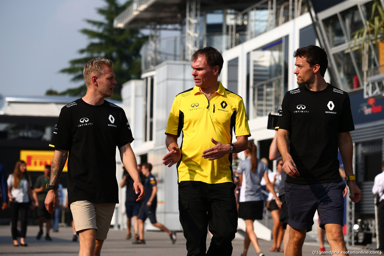 GP ITALIA, 02.09.2016 - Kevin Magnussen (DEN) Renault Sport F1 Team RS16 e Jolyon Palmer (GBR) Renault Sport F1 Team RS16