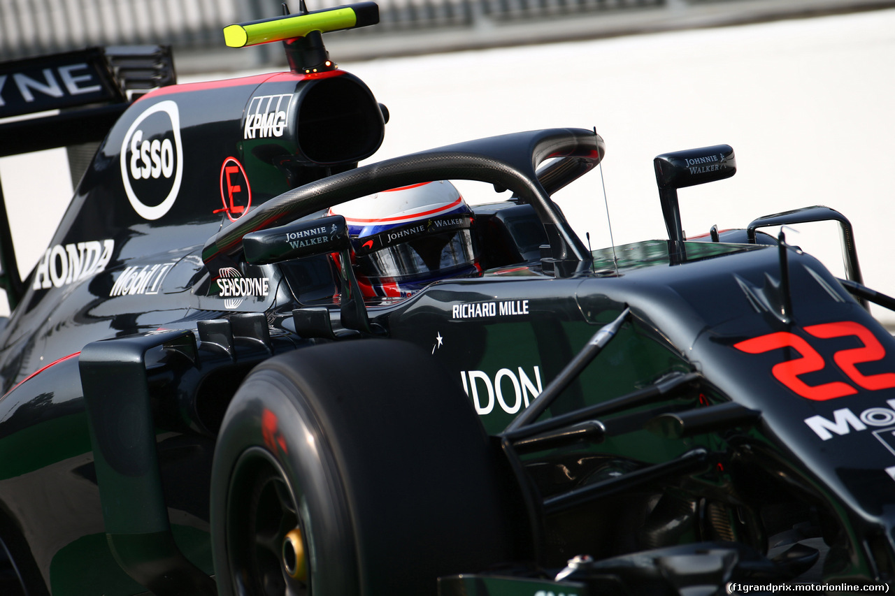 GP ITALIA, 02.09.2016 - Free Practice 1, Jenson Button (GBR)  McLaren Honda MP4-31 with Halo cover.