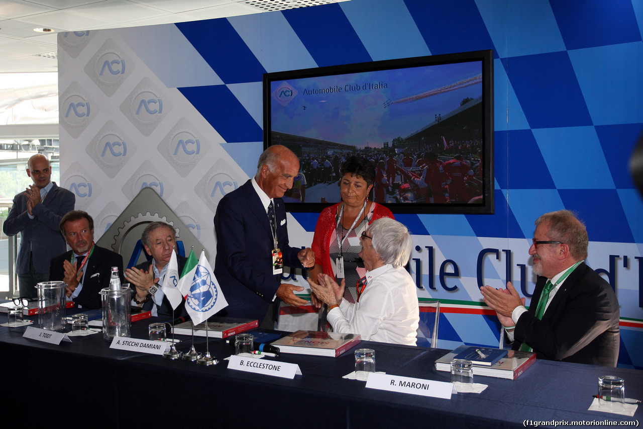 GP ITALIA, 02.09.2016 - Aci finalize Monza agreement with FOM, (L-R) Jean Todt (FRA), President FIA, Dr. Angelo Sticchi Damiani (ITA) Aci Csai President, Bernie Ecclestone (GBR), President e CEO of FOM e Roberto Maroni (ITA) Lombardia Region President