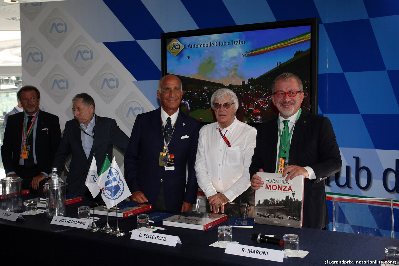 GP ITALIA, 02.09.2016 - Aci finalize Monza agreement with FOM, (L-R) Jean Todt (FRA), President FIA, Flavio Briatore (ITA), Dr. Angelo Sticchi Damiani (ITA) Aci Csai President, Bernie Ecclestone (GBR), President e CEO of FOM e Roberto Maroni (ITA) Lombardia Region President