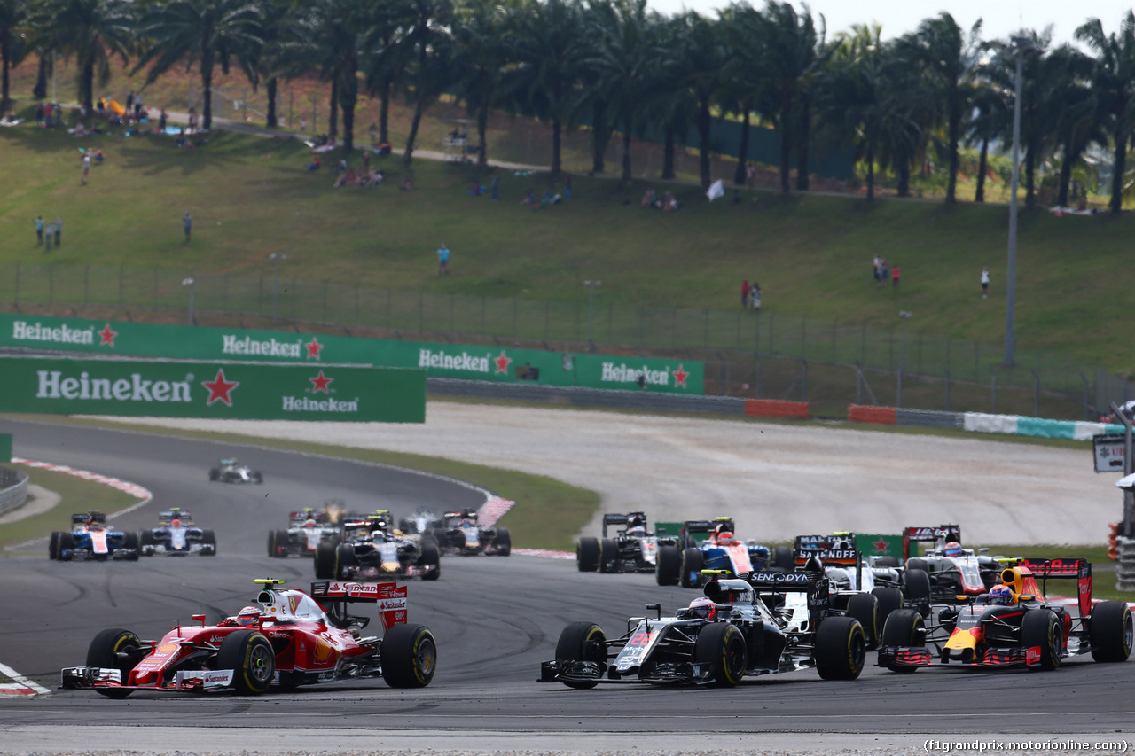 GP MALESIA, 02.10.2016 - Gara, Kimi Raikkonen (FIN) Ferrari SF16-H e Jenson Button (GBR)  McLaren Honda MP4-31