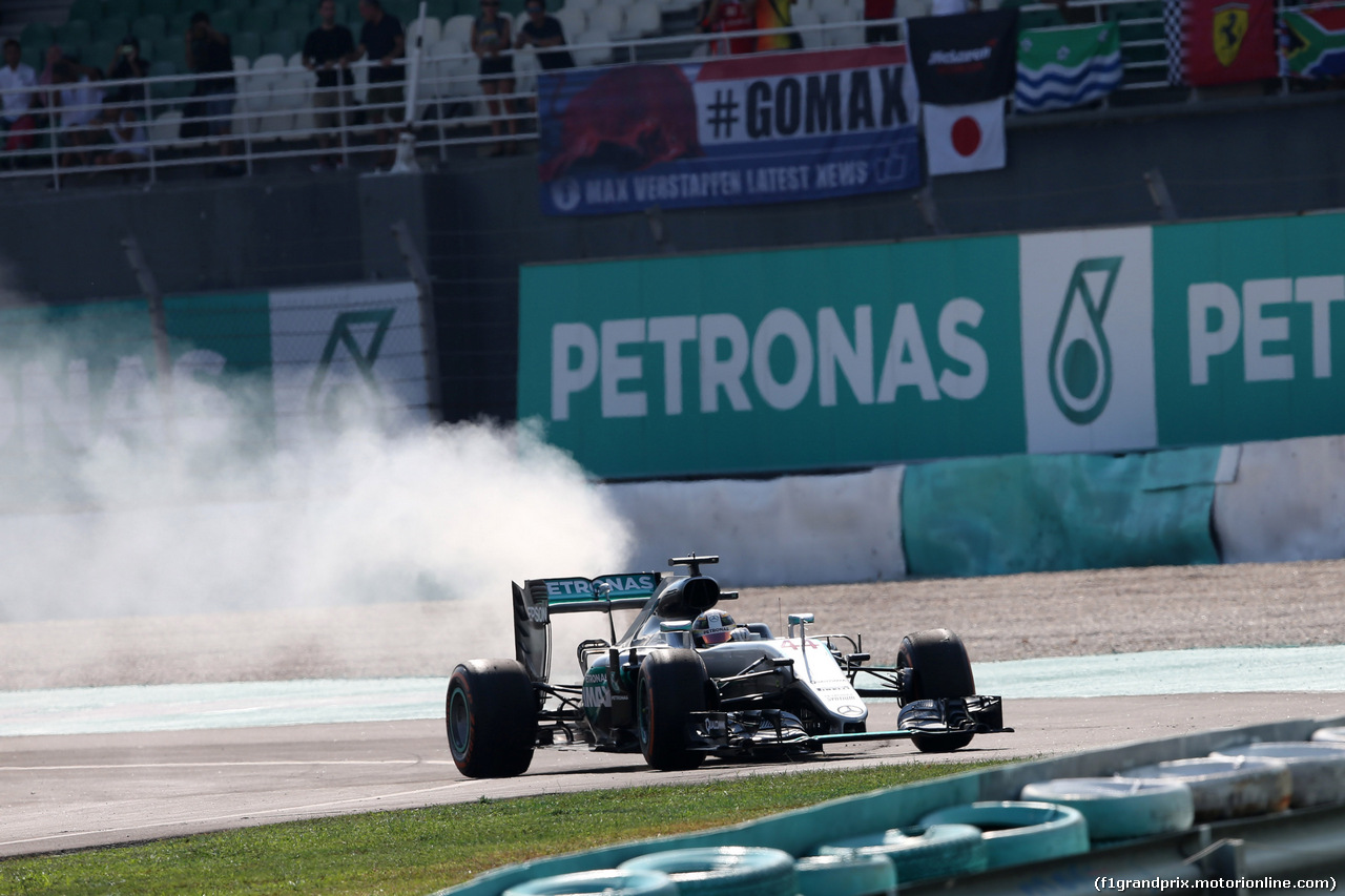 GP MALESIA, 02.10.2016 - Gara, Lewis Hamilton (GBR) Mercedes AMG F1 W07 Hybrid retires from the race