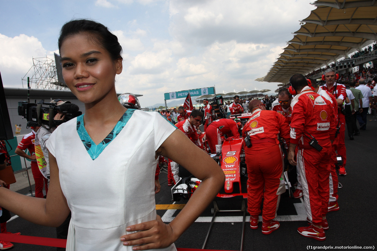 GP MALESIA, 02.10.2016 - Gara, griglia Ragazza e Sebastian Vettel (GER) Ferrari SF16-H