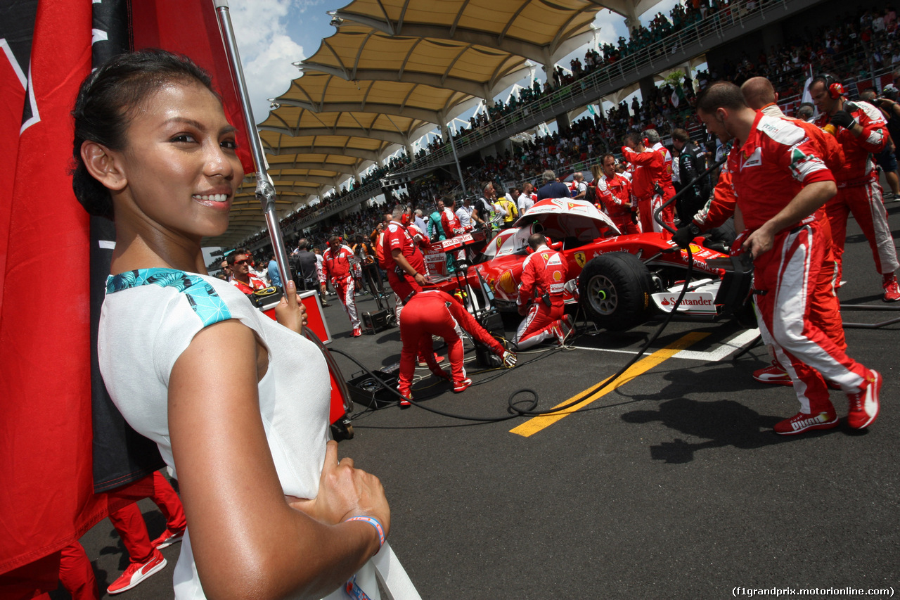 GP MALESIA, 02.10.2016 - Gara, griglia Ragazza e Sebastian Vettel (GER) Ferrari SF16-H