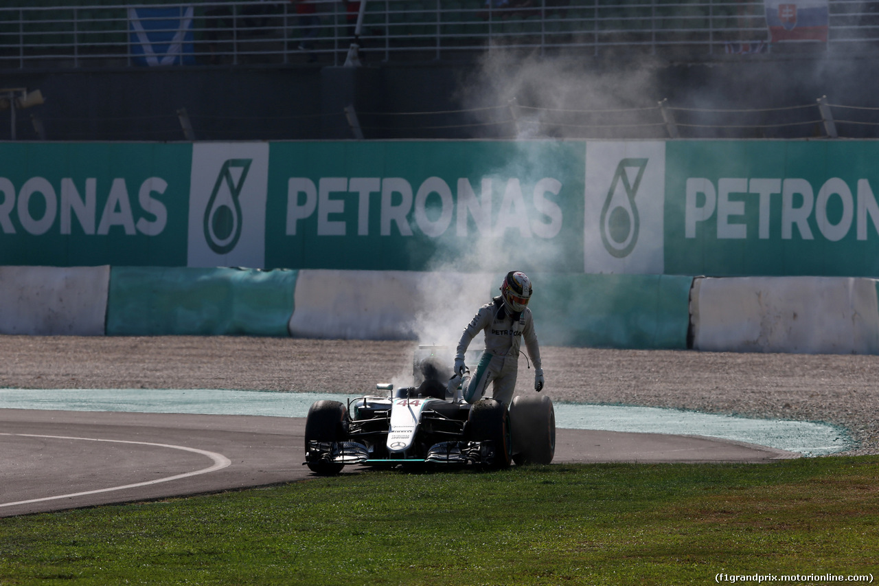 GP MALESIA, 02.10.2016 - Gara, Lewis Hamilton (GBR) Mercedes AMG F1 W07 Hybrid retires from the race