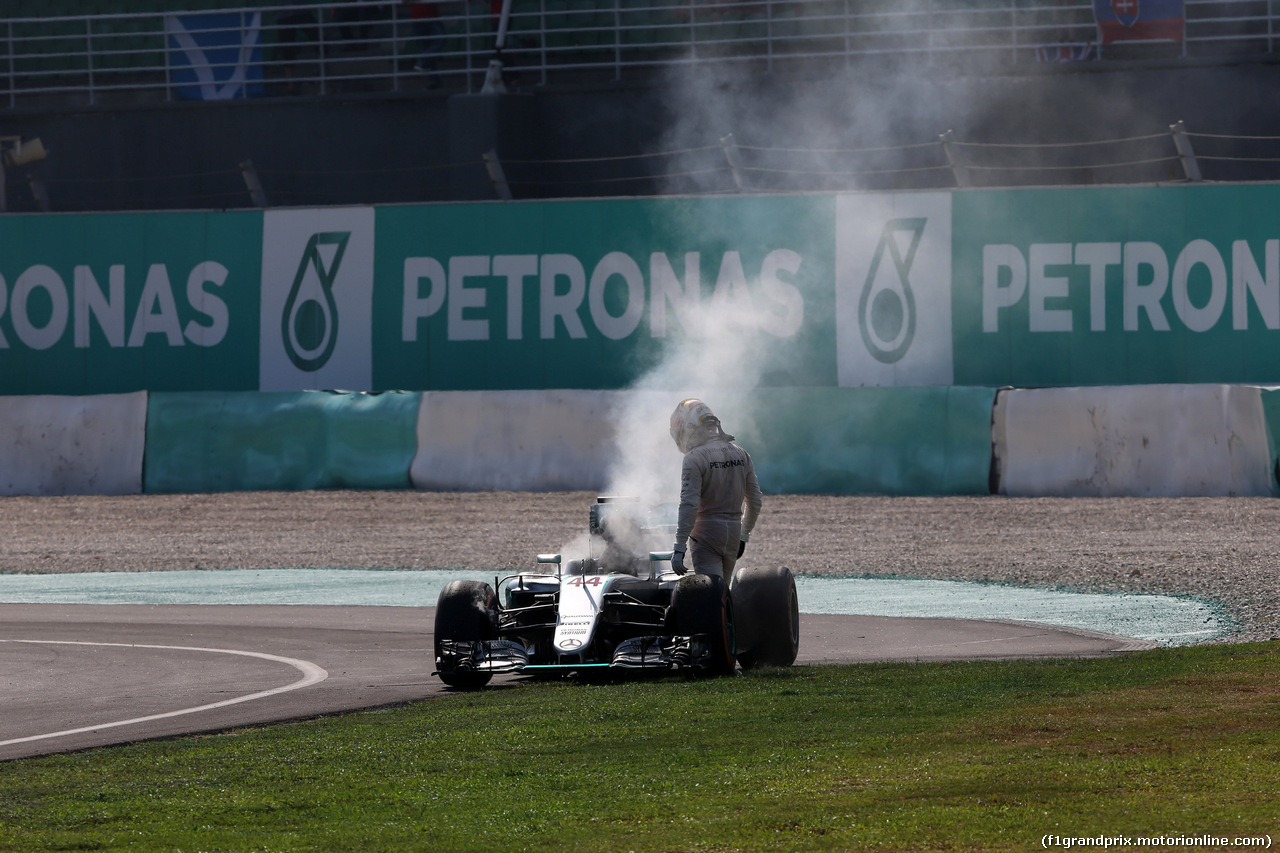 GP MALESIA, 02.10.2016 - Gara, Lewis Hamilton (GBR) Mercedes AMG F1 W07 Hybrid retires from the race