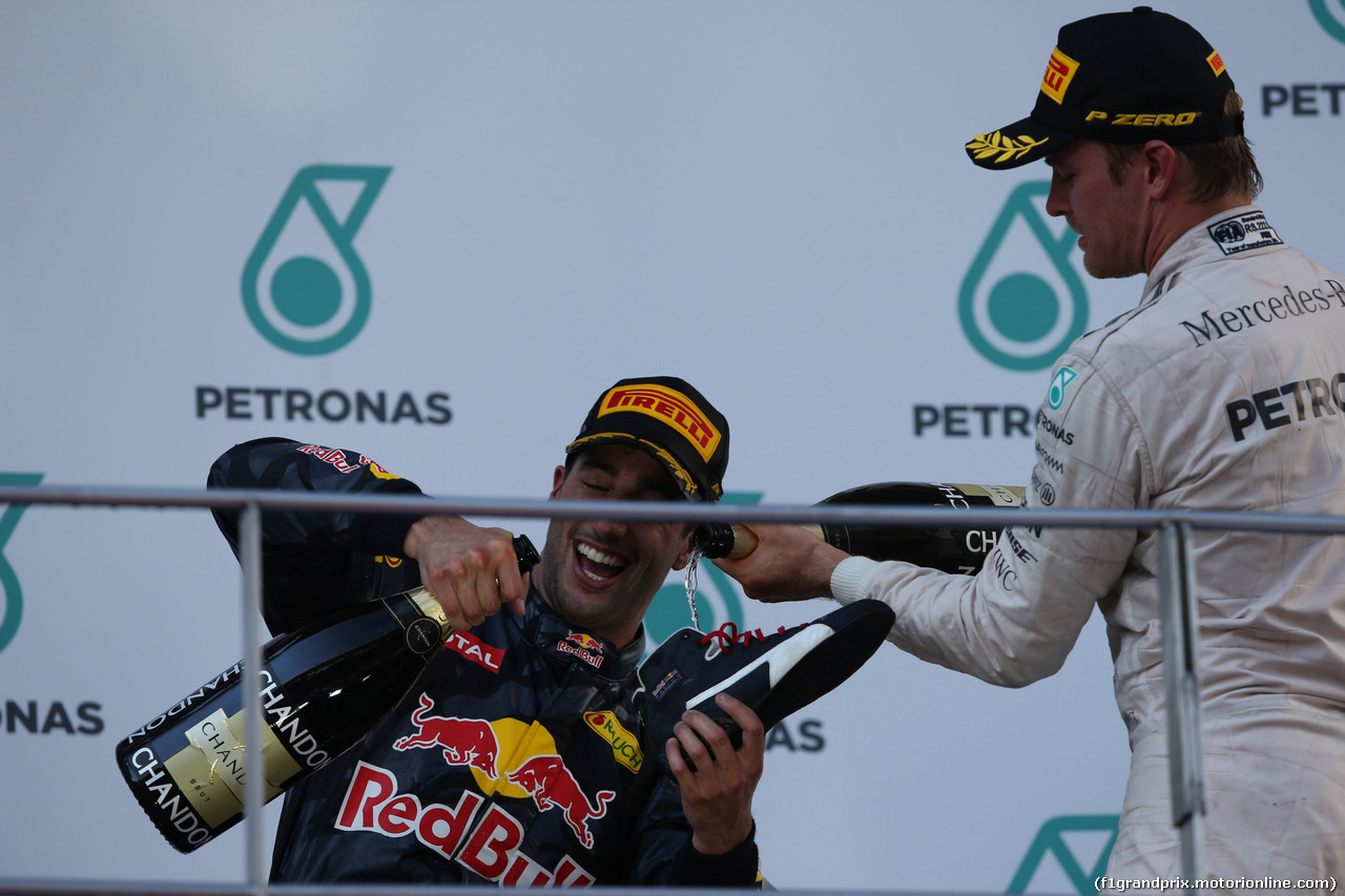 GP MALESIA, 02.10.2016 - Gara, Daniel Ricciardo (AUS) Red Bull Racing RB12 vincitore e terzo Nico Rosberg (GER) Mercedes AMG F1 W07 Hybrid