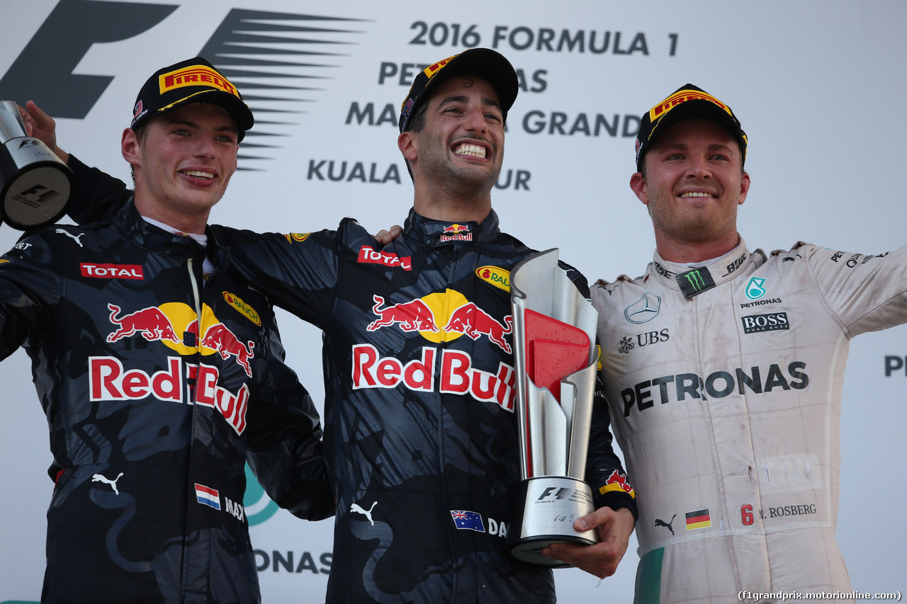 GP MALESIA, 02.10.2016 - Gara, secondo Max Verstappen (NED) Red Bull Racing RB12, Daniel Ricciardo (AUS) Red Bull Racing RB12 vincitore e terzo Nico Rosberg (GER) Mercedes AMG F1 W07 Hybrid