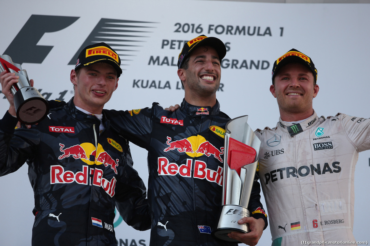 GP MALESIA, 02.10.2016 - Gara, secondo Max Verstappen (NED) Red Bull Racing RB12, Daniel Ricciardo (AUS) Red Bull Racing RB12 vincitore e terzo Nico Rosberg (GER) Mercedes AMG F1 W07 Hybrid