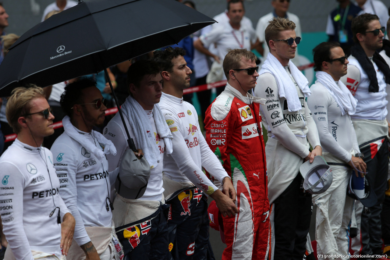 GP MALESIA, 02.10.2016 - Gara, The drives observe the national anthem