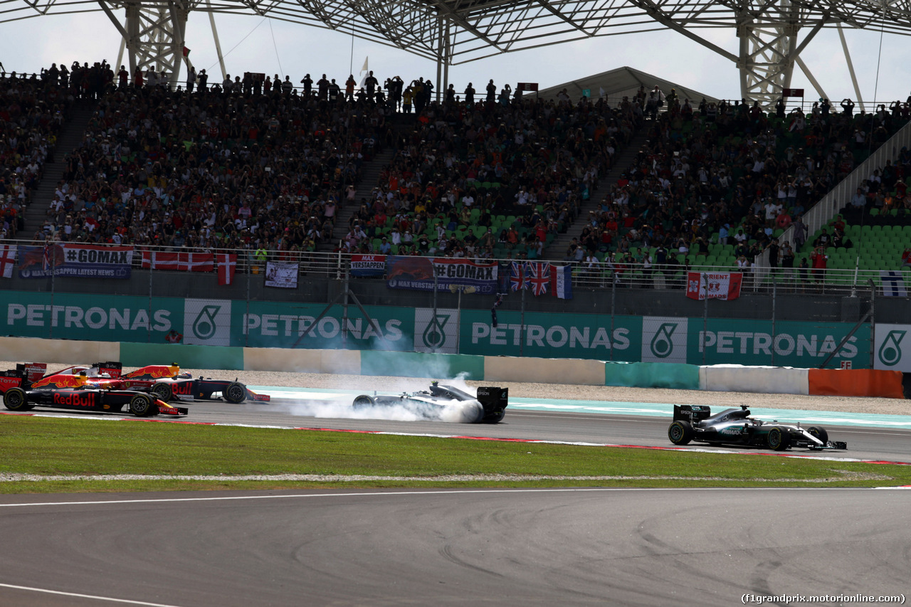 GP MALESIA, 02.10.2016 - Gara, Start of the race, Nico Rosberg (GER) Mercedes AMG F1 W07 Hybrid spins