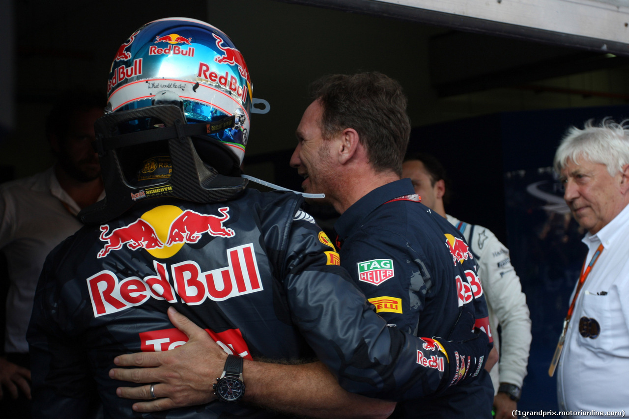 GP MALESIA, 02.10.2016 - Gara, Daniel Ricciardo (AUS) Red Bull Racing RB12 vincitore e Christian Horner (GBR), Red Bull Racing, Sporting Director