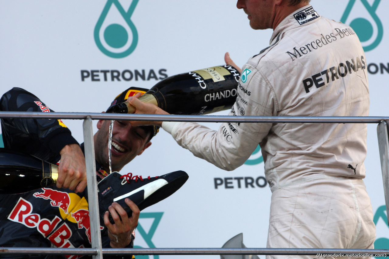 GP MALESIA, 02.10.2016 - Gara, Daniel Ricciardo (AUS) Red Bull Racing RB12 vincitore e terzo Nico Rosberg (GER) Mercedes AMG F1 W07 Hybrid