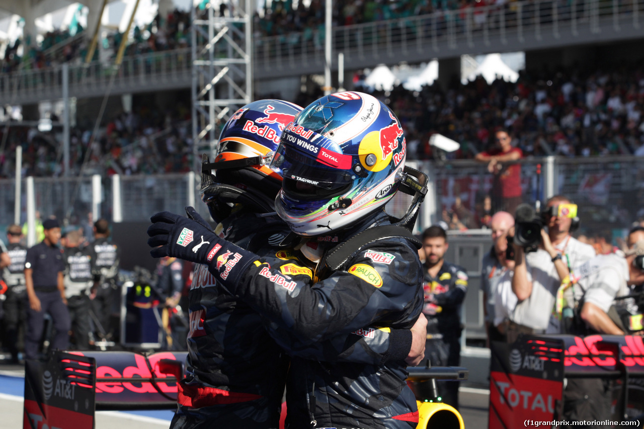 GP MALESIA, 02.10.2016 - Gara, Daniel Ricciardo (AUS) Red Bull Racing RB12 vincitore e secondo Max Verstappen (NED) Red Bull Racing RB12
