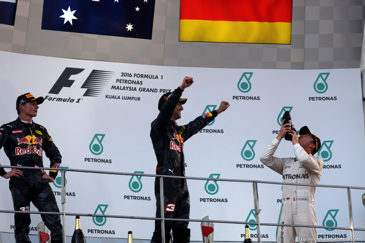 GP MALESIA, 02.10.2016 - Gara, secondo Max Verstappen (NED) Red Bull Racing RB12, Daniel Ricciardo (AUS) Red Bull Racing RB12 vincitore e terzo Nico Rosberg (GER) Mercedes AMG F1 W07 Hybrid