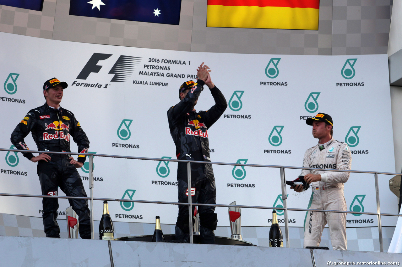 GP MALESIA, 02.10.2016 - Gara, secondo Max Verstappen (NED) Red Bull Racing RB12, Daniel Ricciardo (AUS) Red Bull Racing RB12 vincitore e terzo Nico Rosberg (GER) Mercedes AMG F1 W07 Hybrid